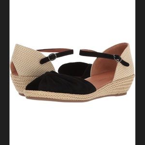 NWOT Kenneth Coles Lucille Suede Demi-Wedges